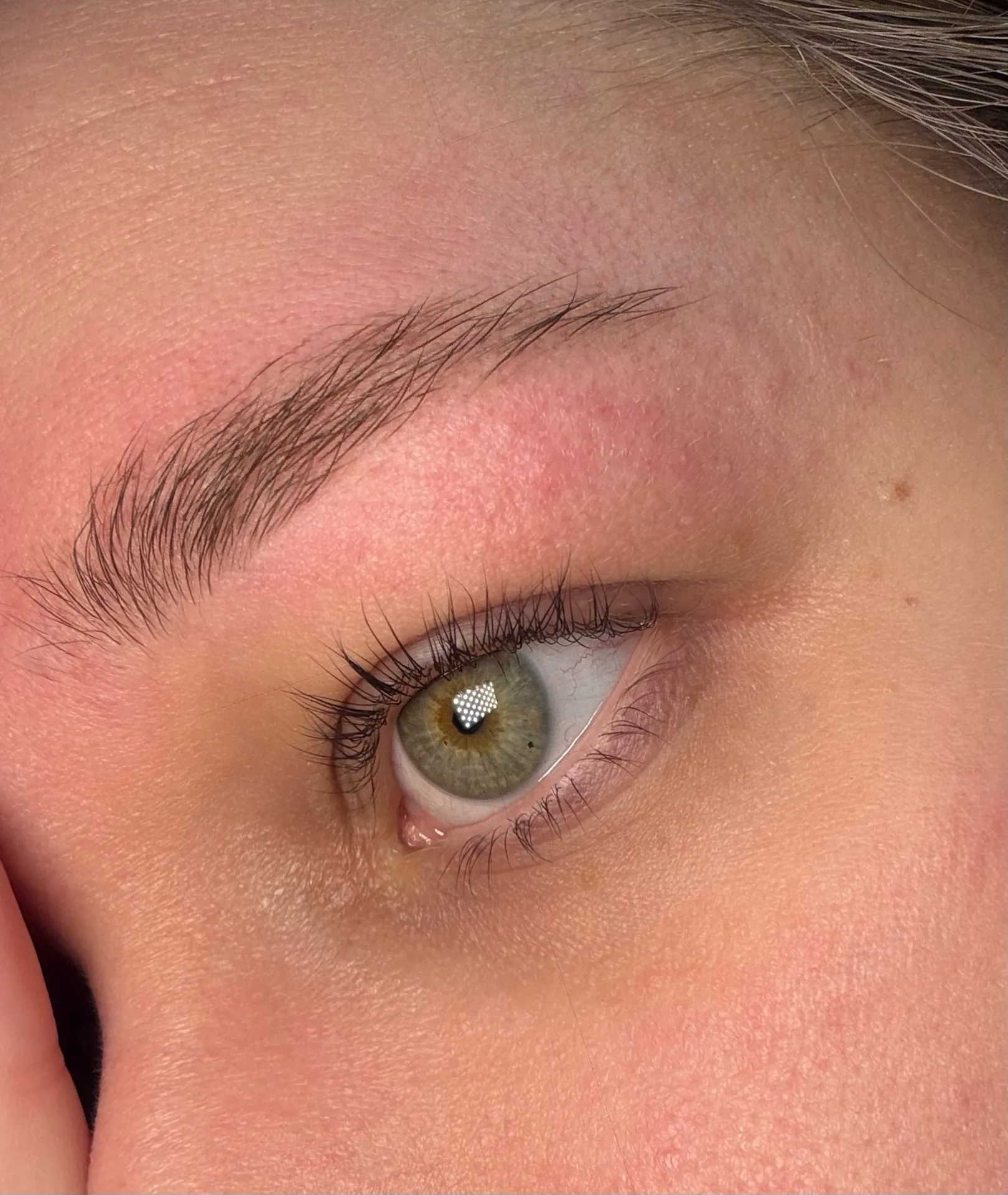 teinture cils et sourcils et épilation des sourcils sur peau sensible